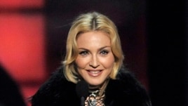 Madonna menerima penghargaan sebagai artis paling banyak tur pada Billboard Music Awards di Las Vegas.
