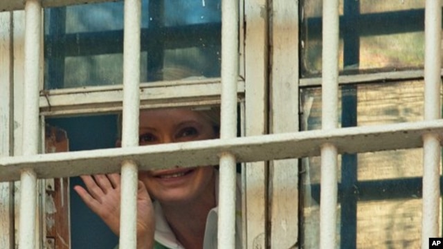 Former Ukrainian Prime Minister Yulia Tymoshenko waves to supporters from a prison window in Kyiv, Ukraine, November 4, 2011.