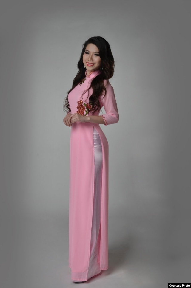 Vietnamese American delegate at Miss Asian Global and Miss Asian America 2015 Theresa Nguy ao dai 2