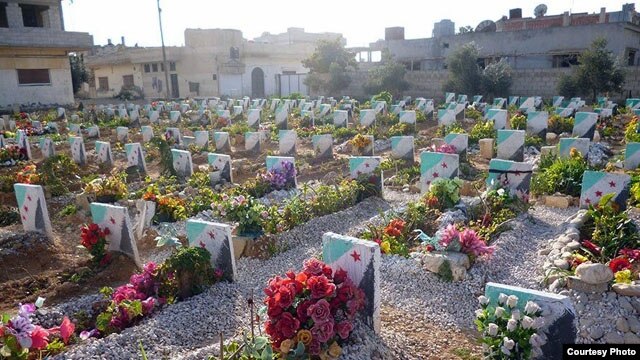 Yon simityè pou viktim fòs prezidan Bashar al-Assad yo, 17 fevriye 2013 (Lens Young Homsi)