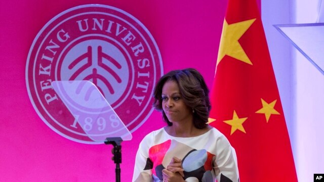 Đệ nhất Phu nhân Hoa Kỳ Michelle Obama phát biểu tại Đại học Bắc Kinh, ngày 22/3/2014. 