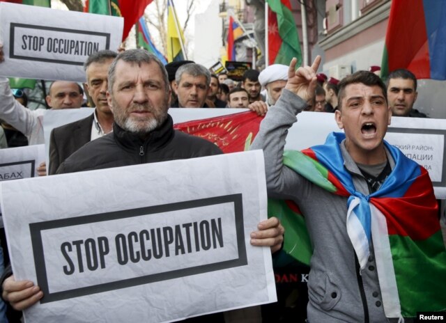 People take part in a rally in support of Azerbaijan over the conflict in the breakaway Nagorno-Karabakh region, outside the Armenian embassy in Kyiv, Ukraine, April 8, 2016.