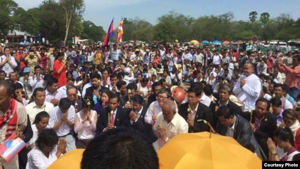 Religious ceremony with the CNRP at Angkor Wat Temple. Prayers for peace and justice, June 19, 2016. (Courtesy photo: CNRP)