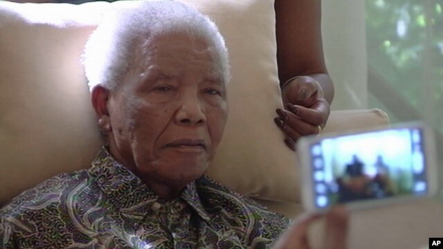 Nelson Mandela dirawat di rumah sakit di kota Pretoria karena infeksi paru-paru (foto: dok). 