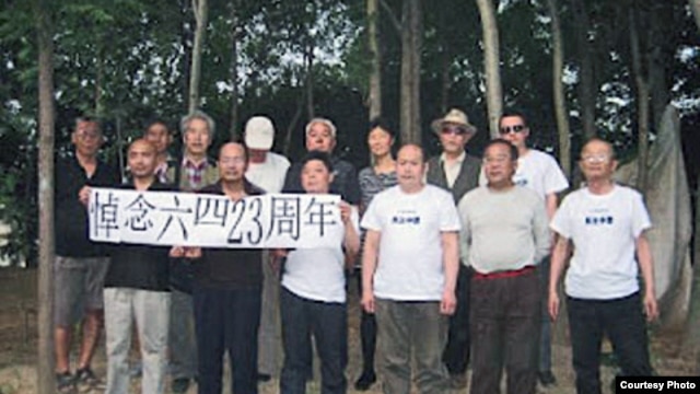 2013年 4月1日河北省正定县一些筹办六四公祭的人员在进行准备的工作。(六四公祭参加人士提供)