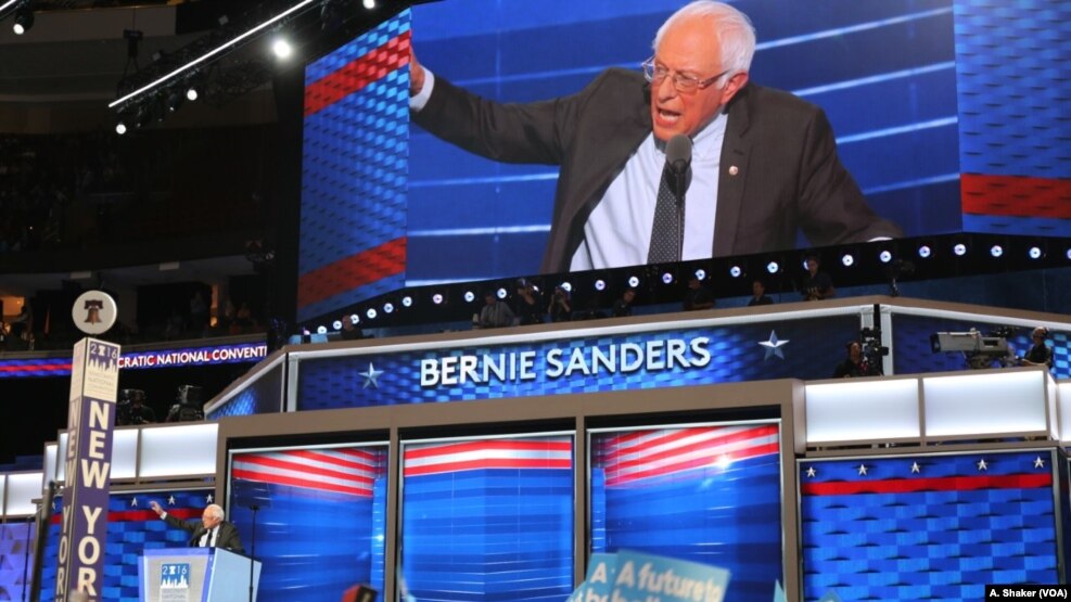 Cựu ứng viên Tổng thống của đảng Dân chủ, Thượng nghị sĩ Bernie Sanders, phát biểu tại đại hội toàn quốc của Đảng Dân chủ ở Philadelphia, 25/7/2016.