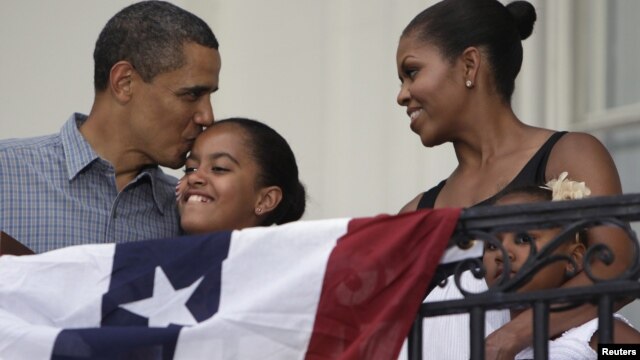 Predsednik Barak Obama, prva dama SAD Mišel Obama sa ćerkama Malijom i Sašom
