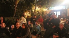 Listeners enjoying a backyard house concert at the Polish Plantation (Photo: Simone McSparran)