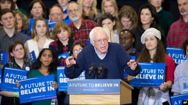 Ứng cử viên tổng thống của đảng Dân chủ, Thượng nghị sĩ Bernie Sanders, phát biểu trong cuộc vận động tranh cử ở Portsmouth, New Hampshire, ngày 7/2/2016.
