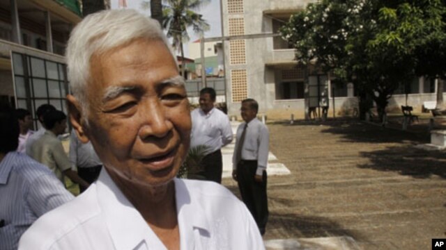 Vann Nath is seen at Tuol Sleng genocide museum, formerly Khmer Rouge's notorious S-21 prison in Phnom Penh, Cambodia, August 9, 2011.