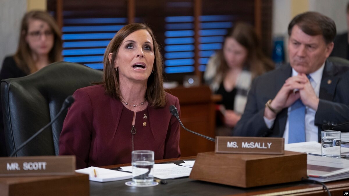 Senadora McSally, expiloto de combate, dice que fue violada en la Fuerza Aérea