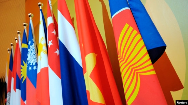 Quốc kỳ của 10 nước thành viên Hiệp hội các quốc gia Đông Nam Á (ASEAN).