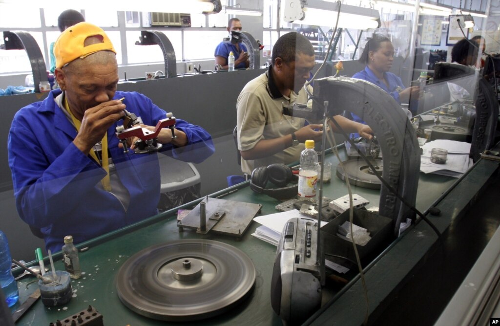 S. Africa to Encourage Black Involvement in Diamond Sector