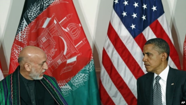 U.S. President Barack Obama (R) meets with Afghanistan President Hamid Karzai in New York, September 20, 2011.