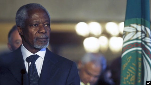 Kofi Annan, the U.N.-Arab League Special Envoy on Syria, attends a news conference with Arab League Secretary-General Nabil Al Araby at the Arab League headquarters in Cairo, March 8, 2012