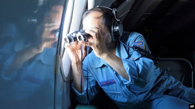 Một Đại tá Không lực Việt Nam tham gia cuộc tìm kiếm máy bay Malaysia bị mất tích