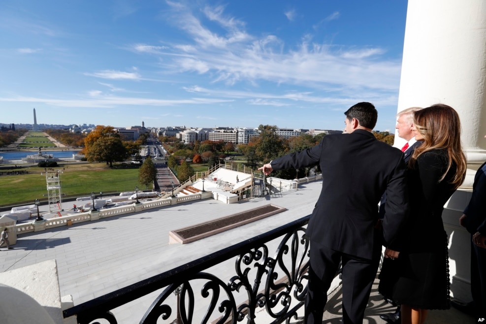 2016年11月10日，美國眾議院議長保羅·瑞安和候任總統川普在國會大廈的議長陽台上
