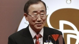 U.N. Secretary General Ban Ki-moon holds the trophy of Seoul Peace Prize during the award ceremony in Seoul, South Korea, October 29, 2012.