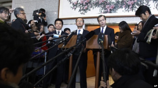 U.S. special envoy to North Korea Glyn Davies, center right, and South Korea's nuclear envoy Lim Sung-nam, center left, listen to reporters question after their meeting at the Foreign Ministry in Seoul, South Korea, December 8, 2011.