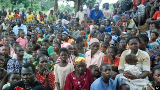 Southern Sudanese wait for food, shelter, security and medicine at the village of Nzara, along Sudan's border with DR Congo, 18 Aug 2010