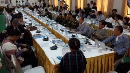 တႏိုင္ငံလံုး အပစ္ရပ္စဲေရး ပထမမူၾကမ္းအတြက္ ေဆြးေႏြးေနစဥ္။