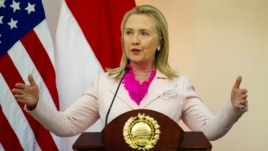 U.S. Secretary of State Hillary Clinton gestures as she speaks with Indonesia's Foreign Minister Marty Natalegawa during a joint news conference at the Ministry of Foreign Affairs in Jakarta, September 3, 2012. 