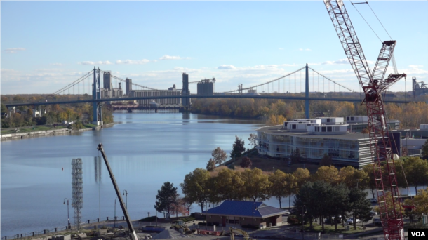 Securing development funding for this large parcel of riverfront property has proven difficult for city officials representing the Marina District in Toledo, Ohio, Nov. 6, 2016. (C. Yu/VOA News)