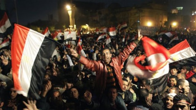 Egyptians celebrate the news of the resignation of President Hosni Mubarak, Feb 11, 2011