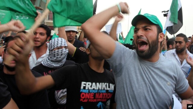 Manifestantes se lanzaron a las calles de Beirut para condenar el atentado en el que murió el jefe de la inteligencia libanesa.