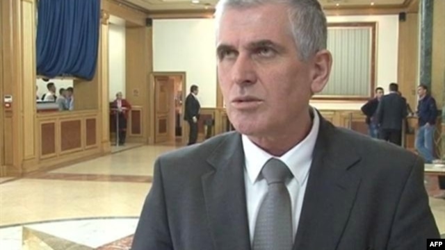 Bajram Redžepi, ministar unutrašnjih poslova Kosova, ocenio je da je bezbednosna situacija na severu Kosova "napeta zbog akcije srpskih kriminalnih organizacija"