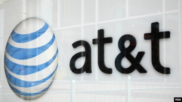 Las acciones de AT&T cayeron un 3,5%%, mientras que las de su rival Sprint Nextel Corporation subieron 9,9%.