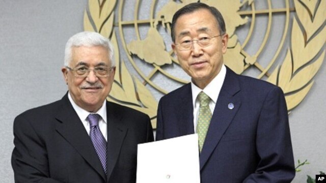Palestinian President Mahmoud Abbas (L) hands a letter to United Nations Secretary-General Ban Ki-moon requesting Palestinian statehood, during the 66th United Nations General Assembly at the U.N. headquarters in New York, September 23, 2011.