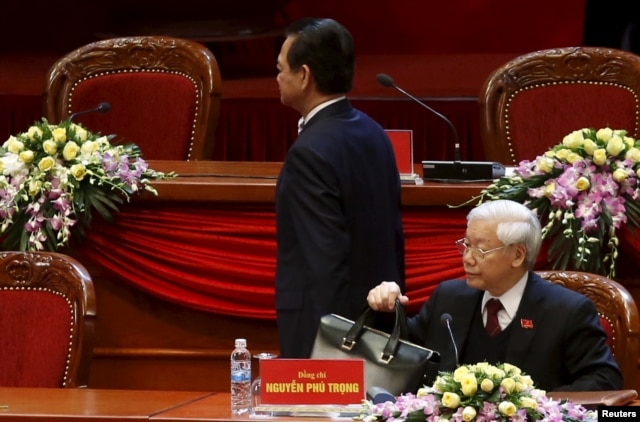 Tờ báo Nhật Bản nhận định rằng gốc gác miền nam cũng như yếu tố Trung Quốc có thể là lý do khiến Thủ tướng Nguyễn Tấn Dũng “trượt” chức Tổng bí thư Đảng Cộng sản Việt Nam vừa qua.