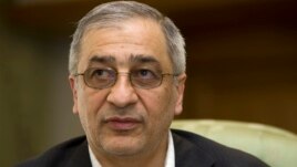 Tahmasb Mazaheri fue detenido en Alemania con un cheque por 300 millones de bolívares firmado por el Banco Central de Venezuela y que no declaró. 