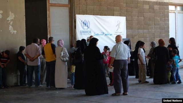 Syrian refugees wait to be registered by UNHCR staff in Lebanon. (© UNHCR/M.Abu Asaker)