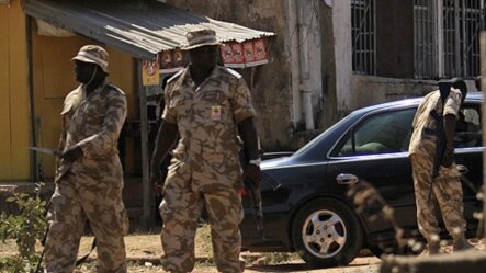 Wasu sojoji a Yola, hedikwatar jihar Adamawa ke sintiri 