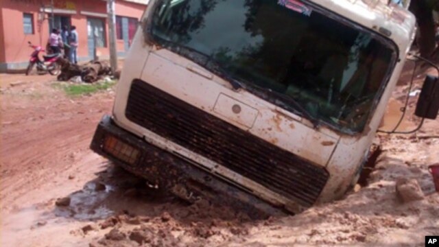 A má condução, embriaguez e excesso de velocidade causam acidentes. O mau estado das estradas, também.(foto de arquivo)