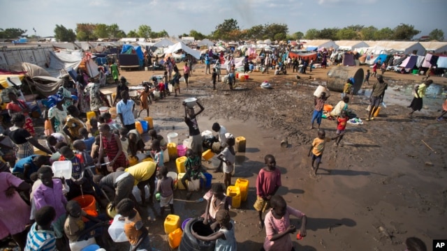 Giao tranh ở Nam Sudan đã giết chết hàng vạn người và làm gần 2 triệu người phải bỏ nhà cửa đi lánh nạn.