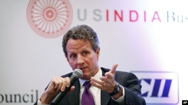 Bộ trưởng Tài chính Hoa Kỳ Timothy Geithner nói chuyện với các khách mời thuộc Liên đoàn Công Nghiệp Ấn Độ ở New Delhi 9/10/12.