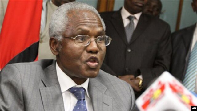 Francis Muthaura, one of the accused, speaks to journalists in Nairobi, Kenya, 15 Dec 2010