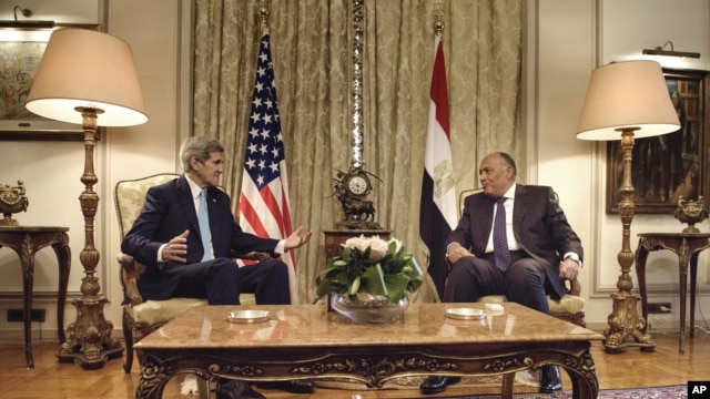 Tại cuộc họp báo chung với Ngoại trưởng Ai Cập mới đây, Ngoại trưởng Hoa Kỳ John Kerry nói rằng những vụ không kích của Nga cần phải chấm dứt.