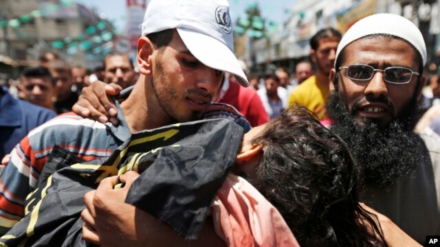 Hàng ngàn người Palestine đã phải bỏ nhà chạy lánh nạn ở Dải Gaza.