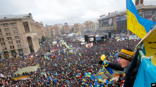 Người biểu tình tại Quảng trường Độc lập ở Kiev, Ukraine, ngày 8/12/2013.