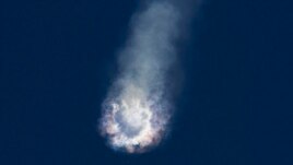 Phi thuyền không người lái Falcon 9 của SpaceX nổ tung sau khi rời mặt đất ở Cape Canaveral, bang Florida, ngày 28 tháng 6, 2015.
