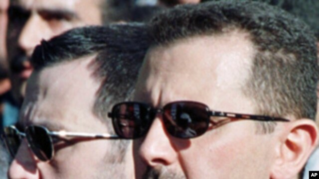 Bashar al-Assad (R) and his younger brother Maher al-Assad, (File)