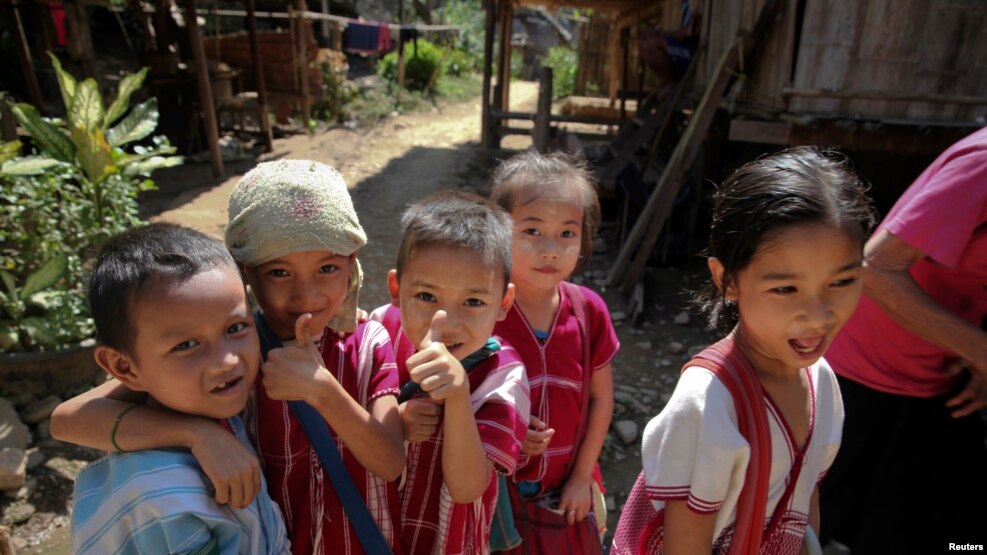 ကရင္ကေလးငယ္မ်ား။