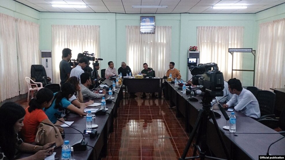 ဘူးသီးေတာင္၊ ေမာင္ေတာၿမိဳ႕နယ္ေတြက တရားမ၀င္အေဆာက္အဦးေတြနဲ႔ပတ္သက္တဲ့ ရခိုင္ျပည္နယ္အစိုးရရဲ႕ သတင္းစာရွင္းလင္းပဲြ (ေအာက္တိုဘာ ၂၄ ၂၀၁၆)