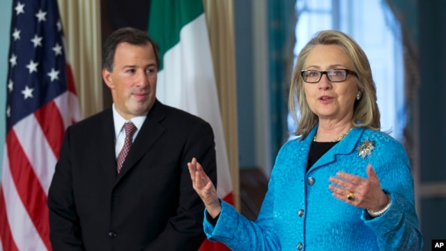 Los jefes de la diplomacia de Estados Unidos, Hillary Clinton, y de México José Antonio Meade, en Washington en la tarde de este miércoles. 