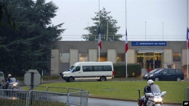 The funeral convoy leaves with the coffins of French nationals Vincent Delory and Antoine De Leocour, abducted and killed in Niger over the weekend, after their arrival at Paris' Roissy Charles de Gaulle airport, 12 Jan 2011