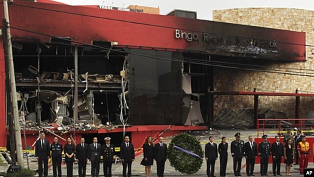 Mexico's President Felipe Calderon and his wife Margarita Zavala attend a ceremony outside the Casino Royale after a deadly assault, in Monterrey, August 26, 2011